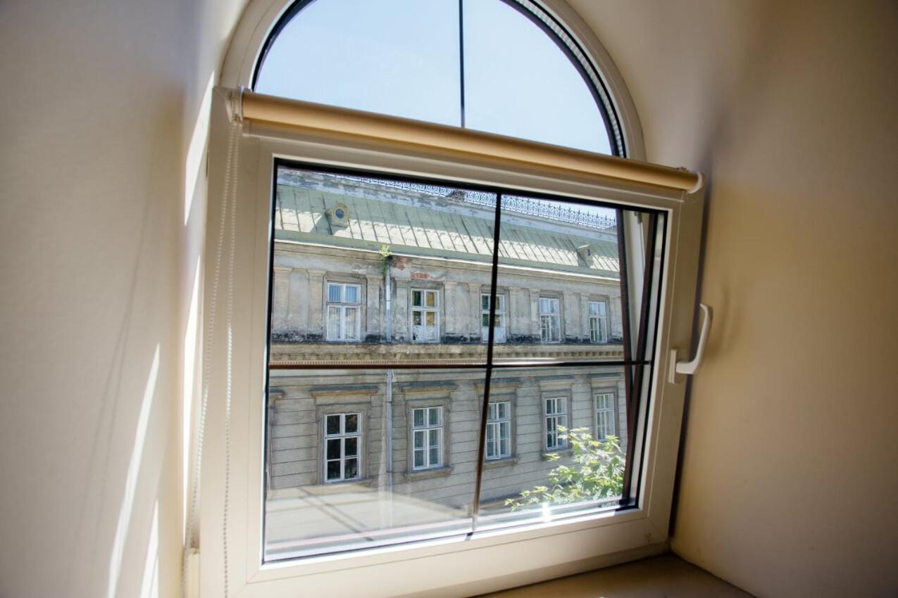 Guest House "Arkhistratyg" Lwów Zewnętrze zdjęcie