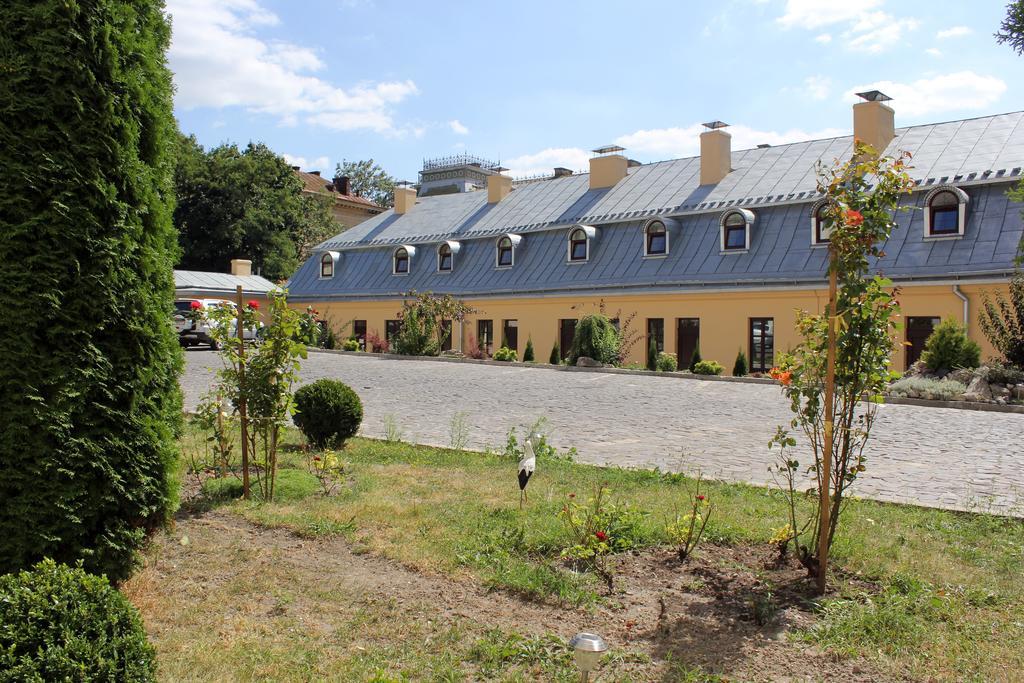 Guest House "Arkhistratyg" Lwów Zewnętrze zdjęcie