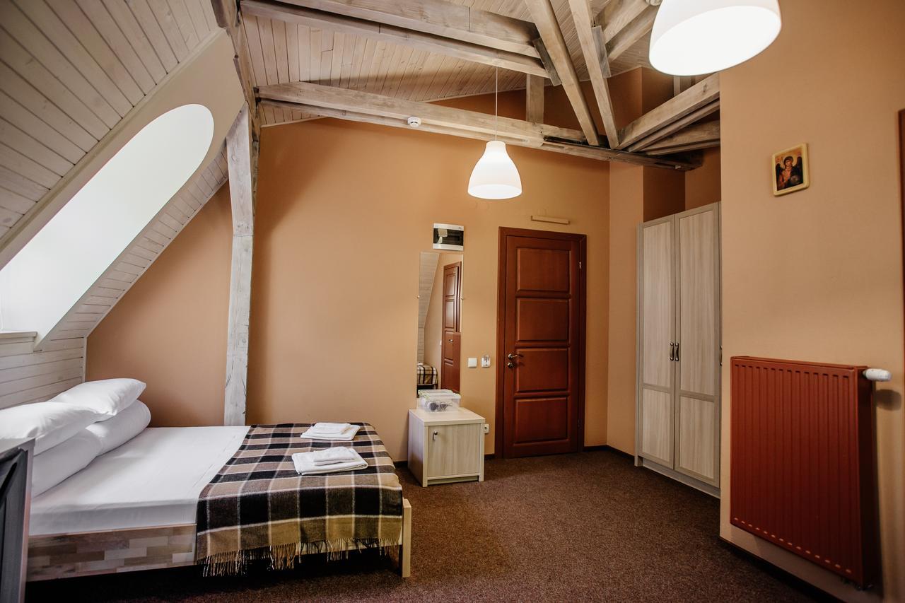 Guest House "Arkhistratyg" Lwów Zewnętrze zdjęcie