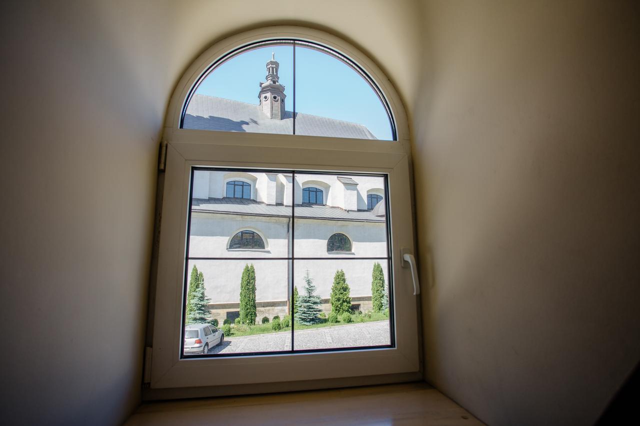 Guest House "Arkhistratyg" Lwów Zewnętrze zdjęcie